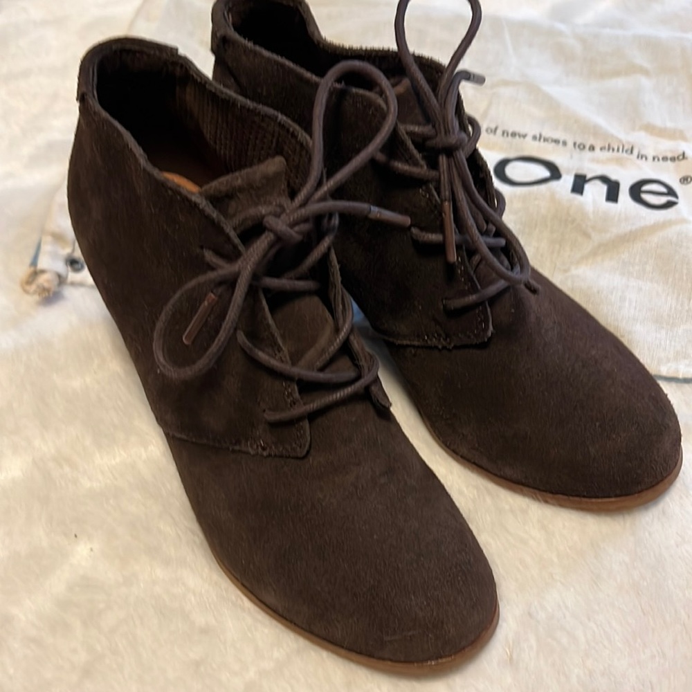TOMS Brown Suede Lace Booties